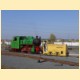Motorová lokomotiva BND 30 "Tragač" po ránu posunuje s parní lokomotivou BS 80