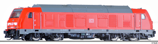 [Lokomotivy] → [Motorov] → [BR 246] → 04940: dieselov lokomotiva erven s edou stechou a rmem