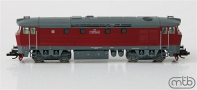 [Lokomotivy] → [Motorov] → [T478.1 „Bardotka”] → CSD-T478-1015: dieselov lokomotiva erven, tmav ed stecha, rm a podvozky